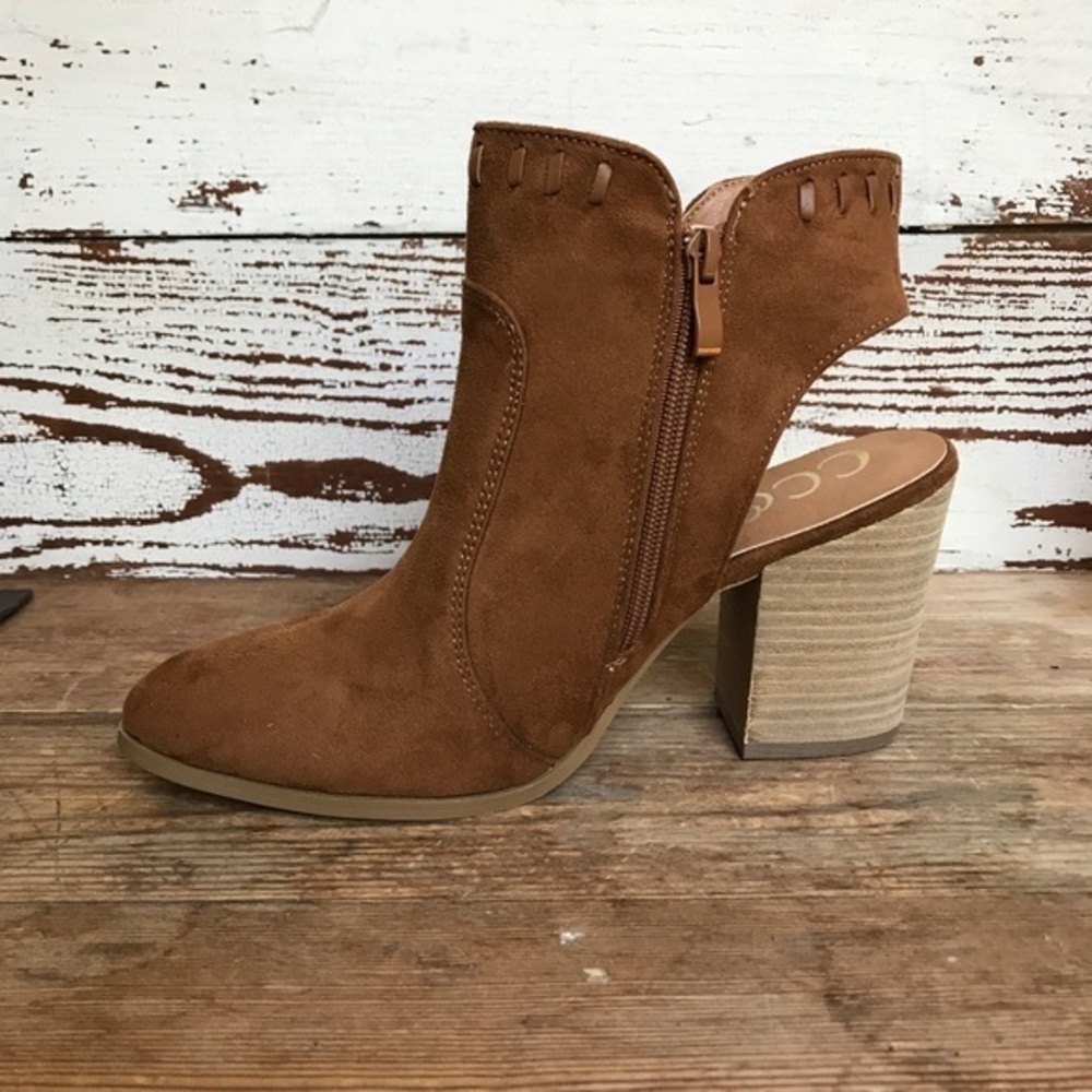 NWT Ccocci Luck Suede Tan Bootie 8 - Picture 5 of 7